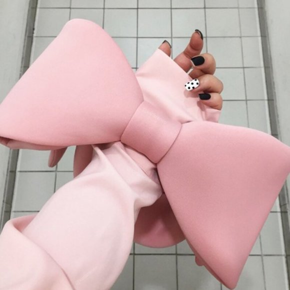 Karis' Kloset Handbags - PRICE DROP! 👛 Pink Bow Statement Bag